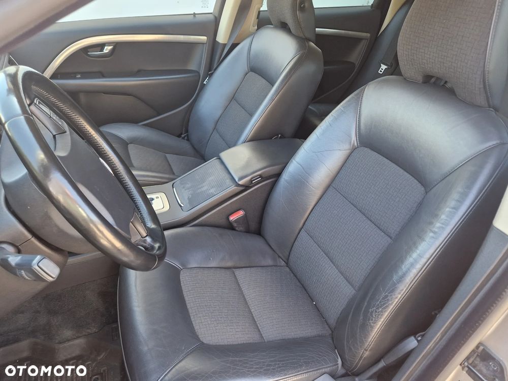 Volvo V70 2.5T Summum - 4