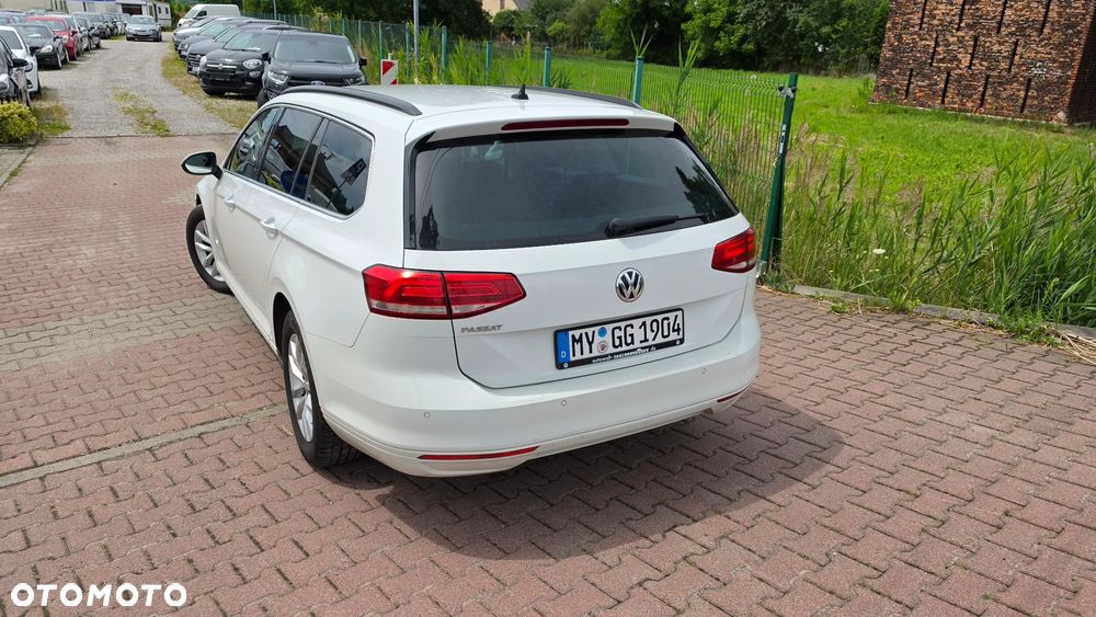 Volkswagen Passat Variant 2.0 TDI (BlueMotion Technology) Trendline - 23