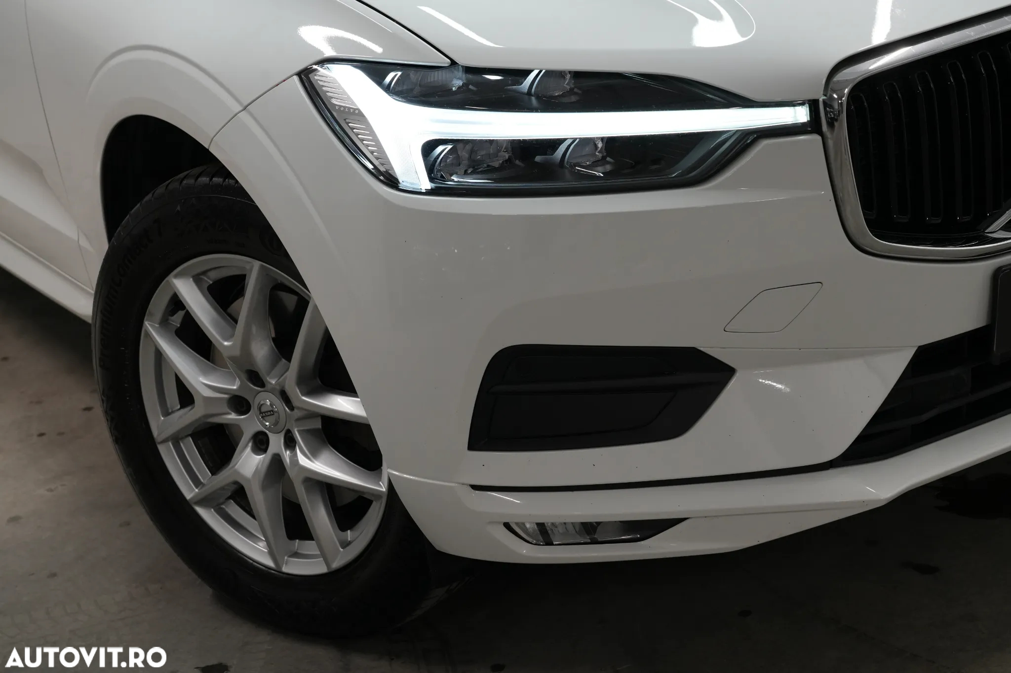 Volvo XC 60 B4 D AWD Geartronic Momentum Pro - 17