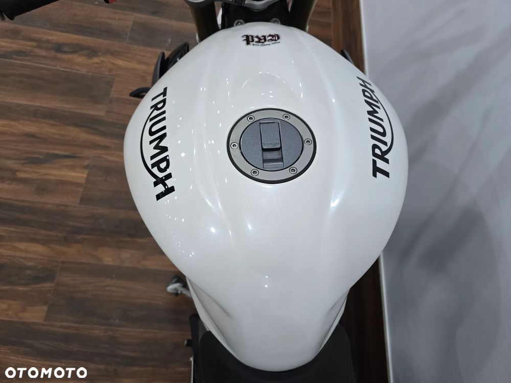 Triumph Street Triple - 15