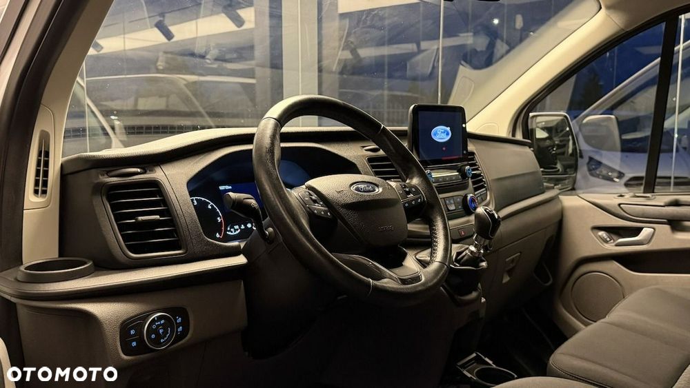 Ford Tourneo Custom - 15