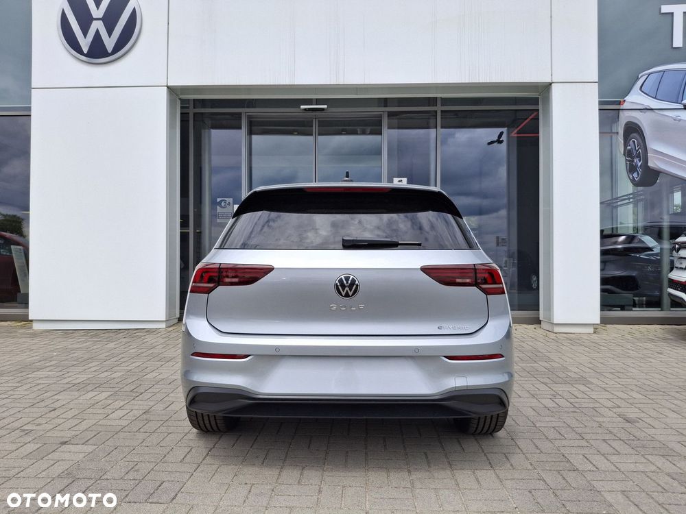 Volkswagen Golf - 8