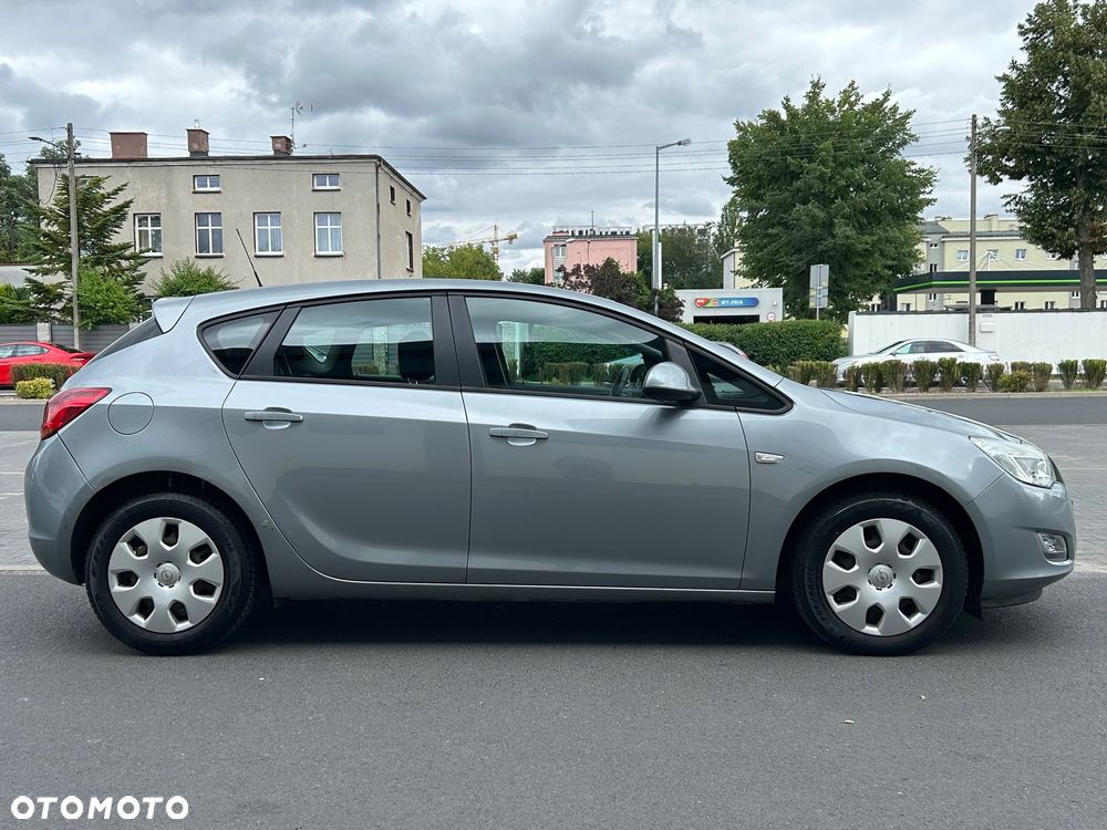 Opel Astra 2012 photo 4