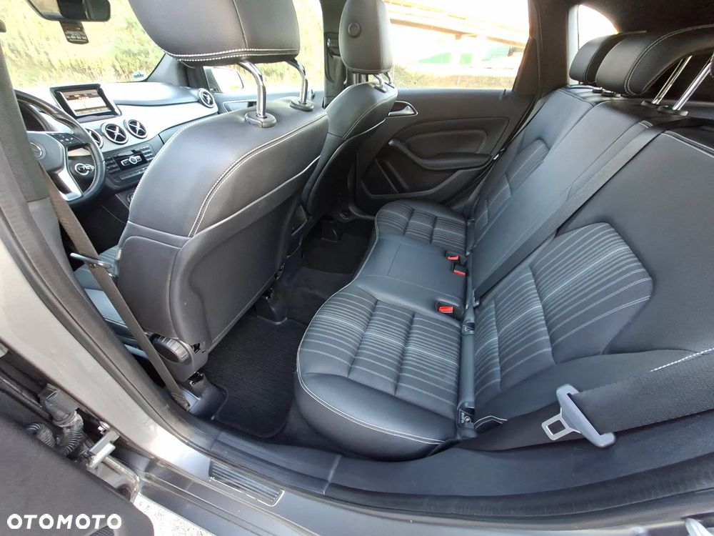 Mercedes-Benz Klasa B 180 BlueEFFICIENCY Edition 1 - 33