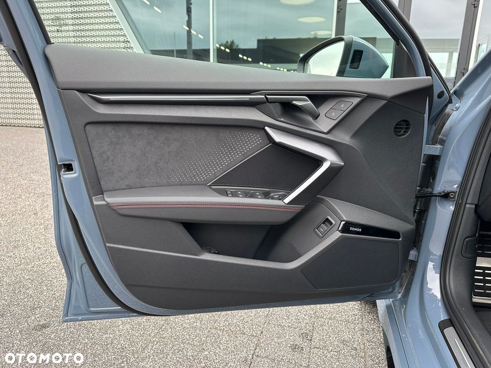 Audi RS3 Limousine - 11