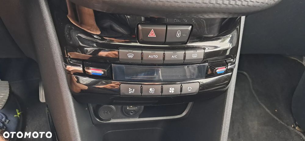 Peugeot 2008 1.6 BlueHDi Allure - 23