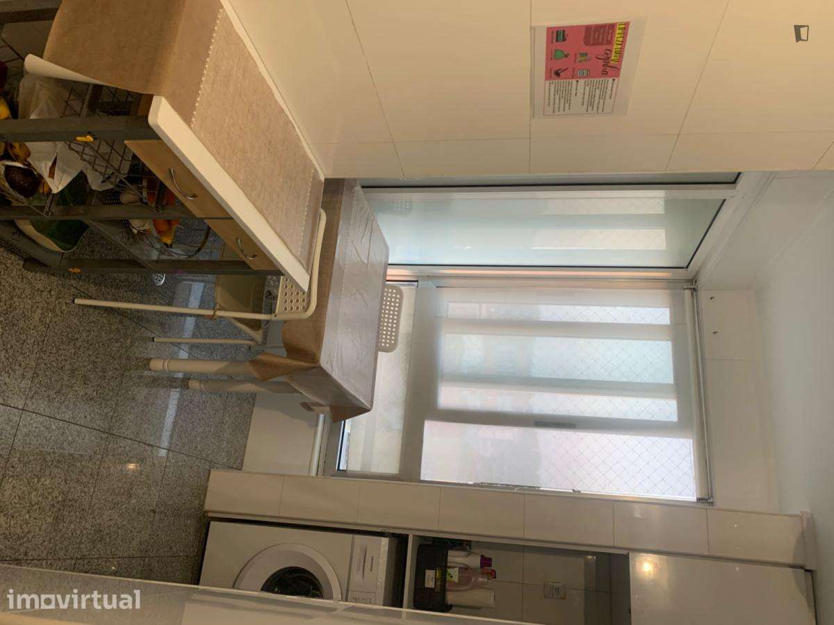 Quarto - localizado em Senhora da Hora Porto - Grande imagem: 3/33