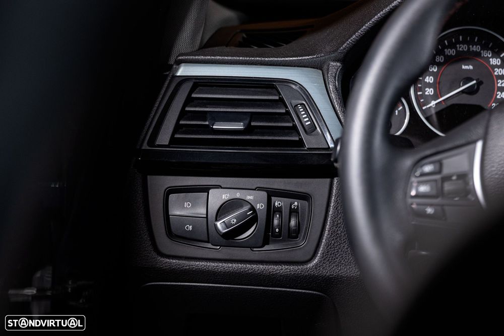 BMW 318 d Touring Line Sport - 25