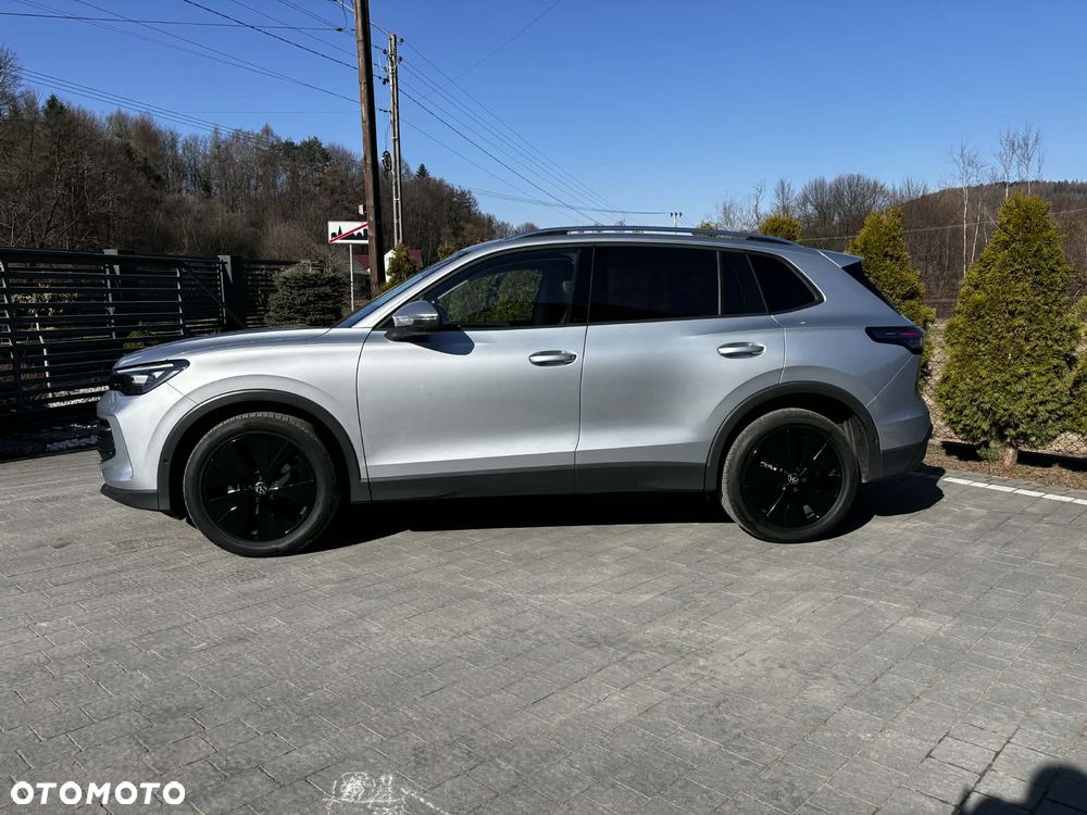 Volkswagen Tiguan - 1