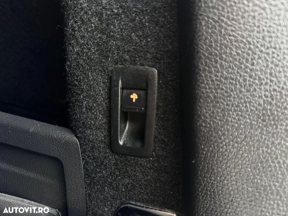 Volkswagen Passat Variant 2.0 TDI BlueMotion Technology DPF Comfortline - 21