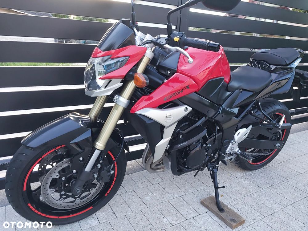 Suzuki GSR - 3