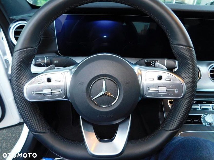 Mercedes-Benz Klasa E 220 d 4-Matic 9G-TRONIC - 13