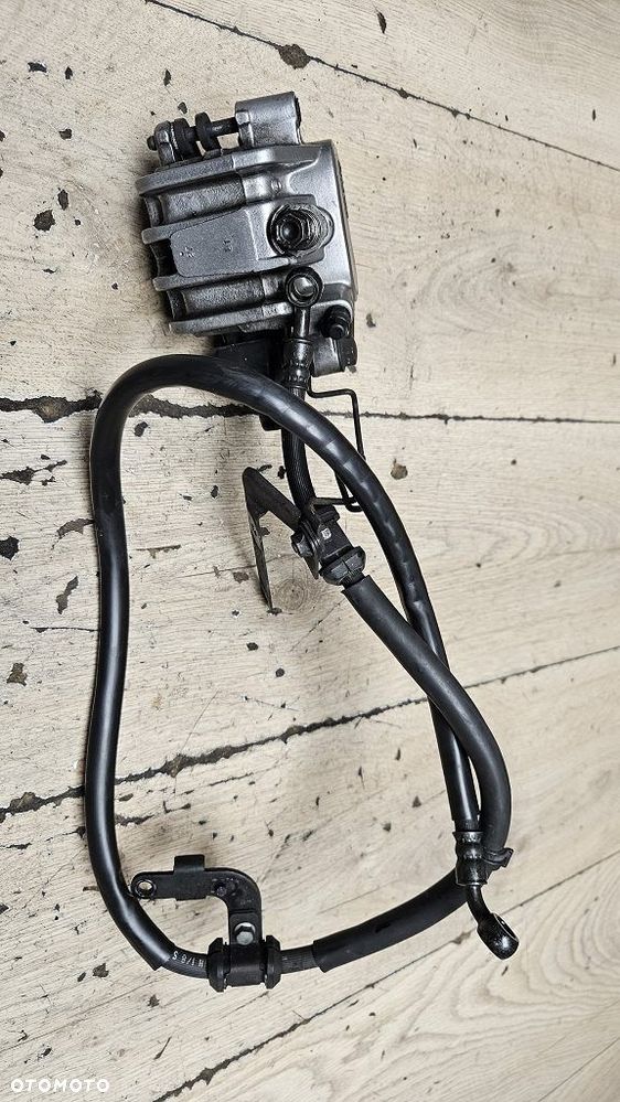 Honda vt750 c2 rc44   Zacisk hamulcowy przód Honda - 8