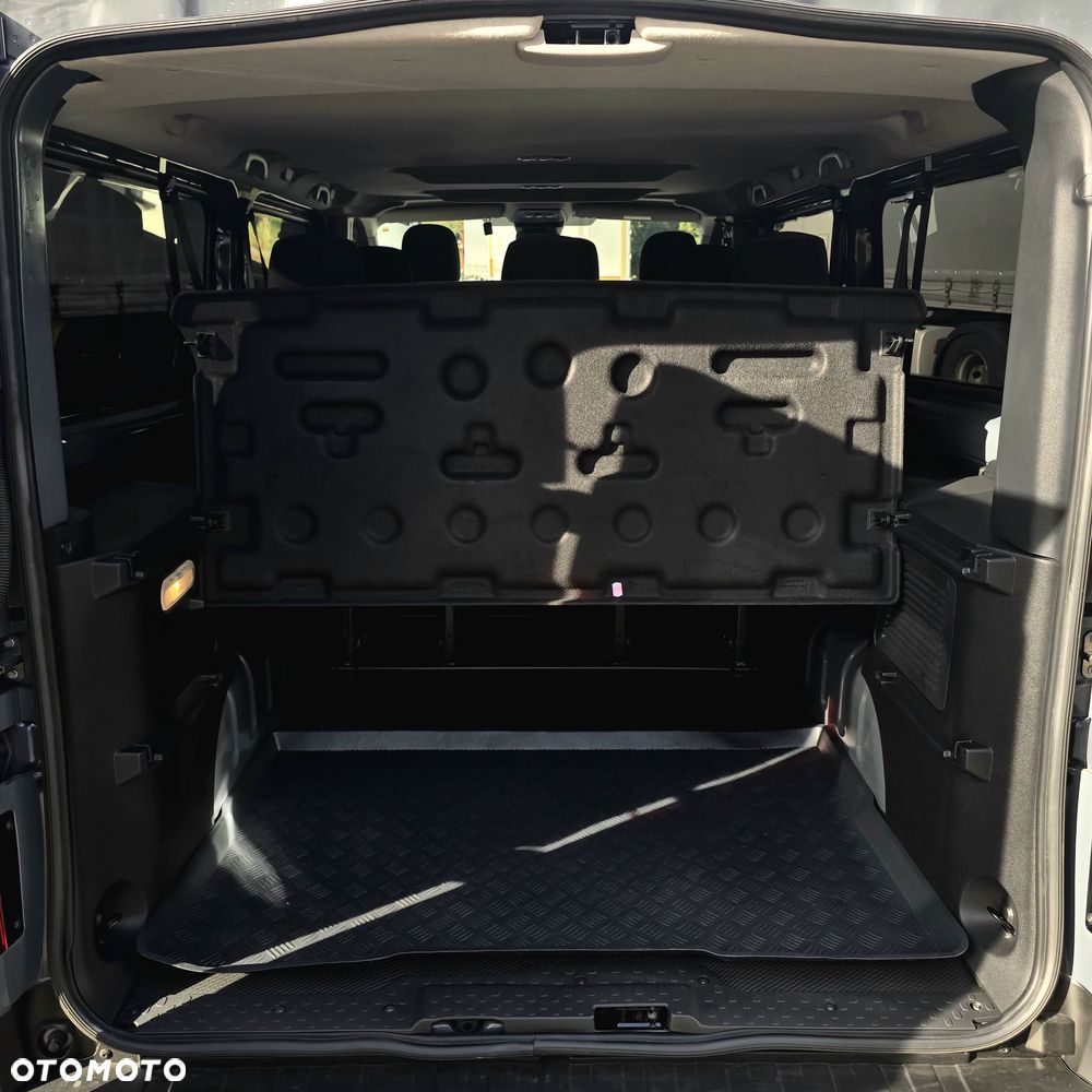 Renault Trafic 2.0 dCi - 11