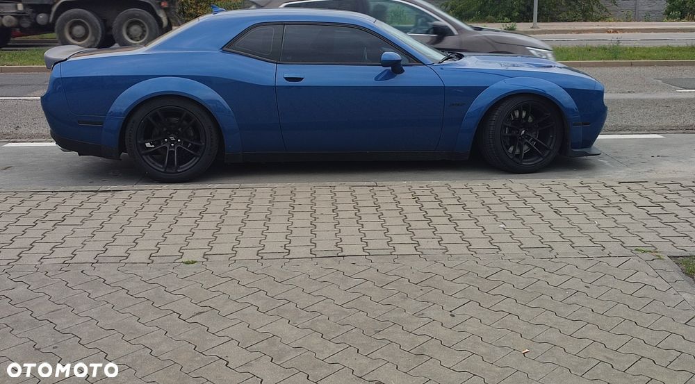 Dodge Challenger - 13
