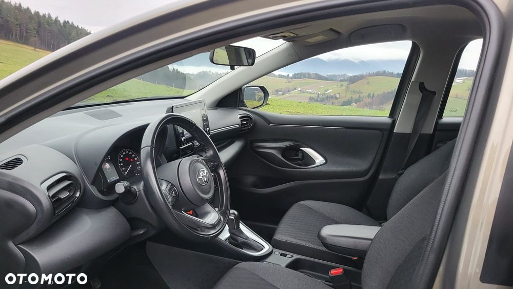 Toyota Yaris Hybrid 100 Active - 19