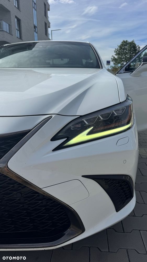 Lexus ES - 4