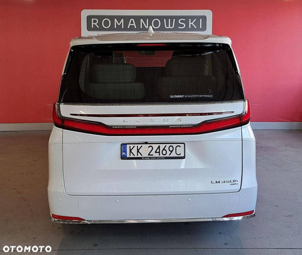 Lexus LM - 7
