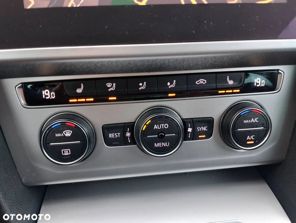 Volkswagen Passat 1.5 TSI EVO Elegance - 9