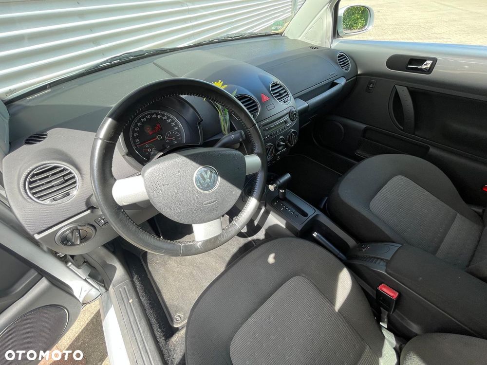 Volkswagen New Beetle - 4