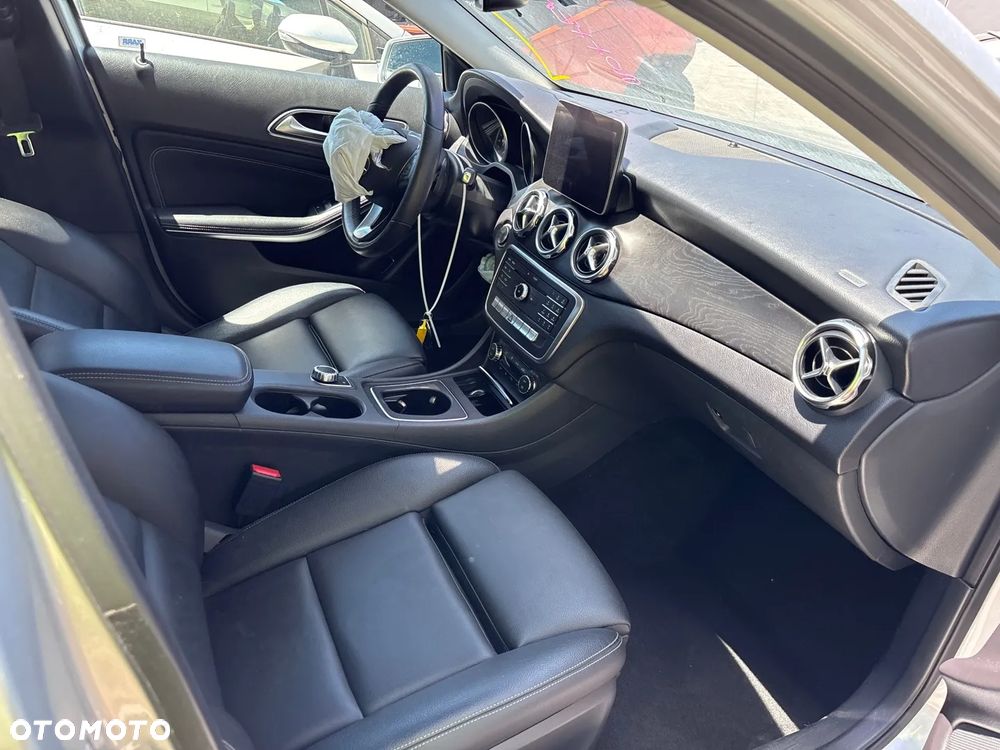Mercedes-Benz GLA - 16