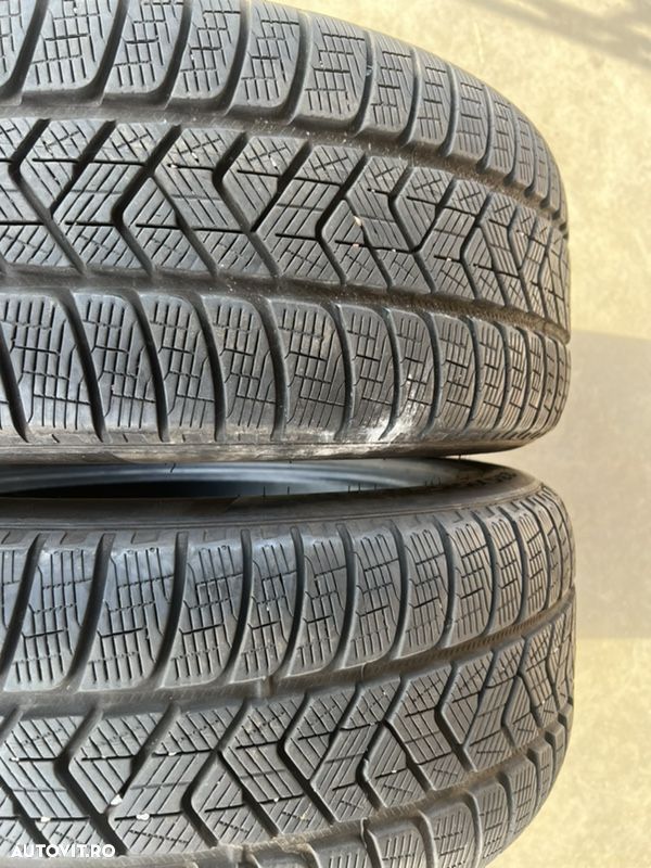 vând 2 anvelope 235/55/19 Pirelli runflat de iarnă ca noi - 1