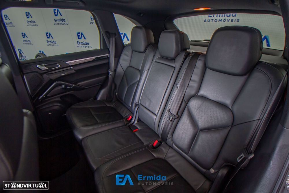 Porsche Cayenne - 29