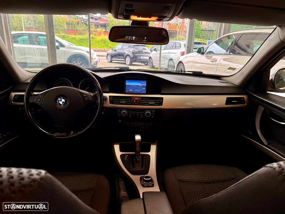 BMW 318 d LifeStyle Auto - 9