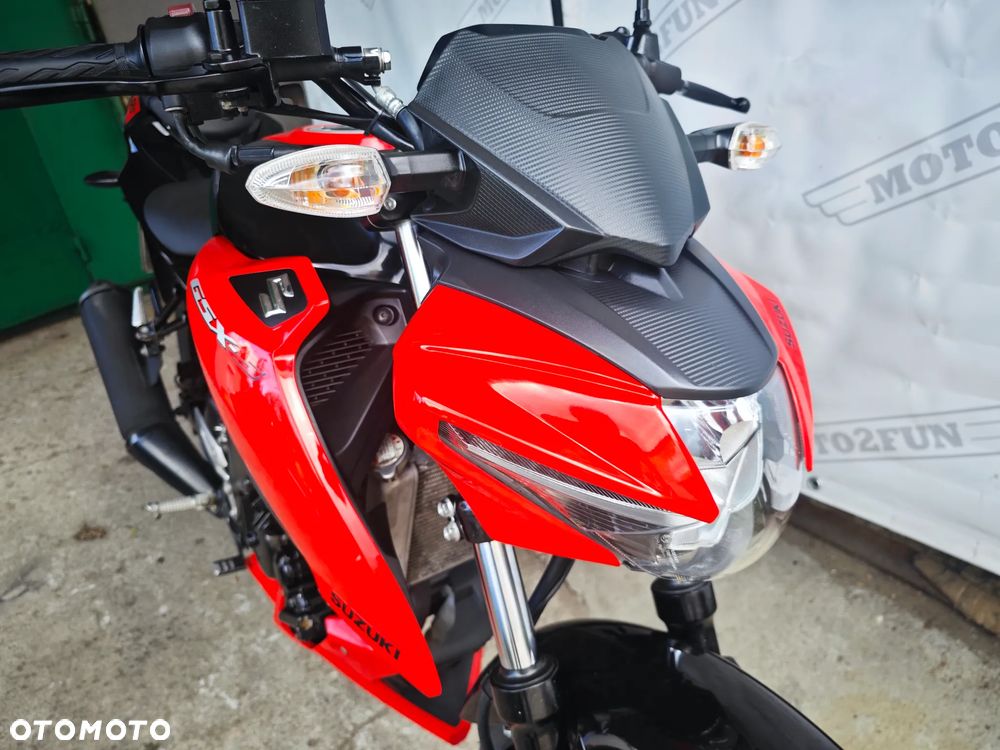 Suzuki GSX - 12