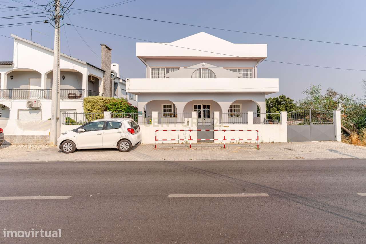 Edifício de Serviços com Potencial de Reconversão para Habitação - Arr - Grande imagem: 2/48