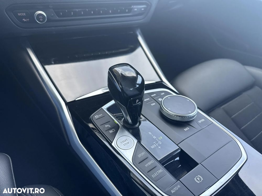 BMW Seria 3 330e Aut. Sport Line - 19