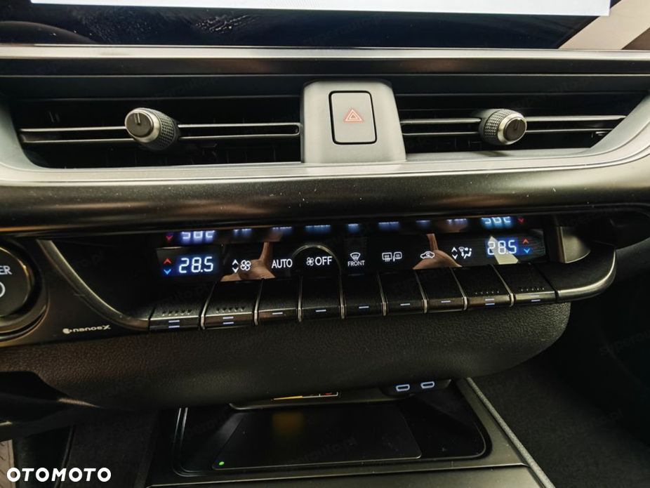 Lexus UX 300h F Sport - 9