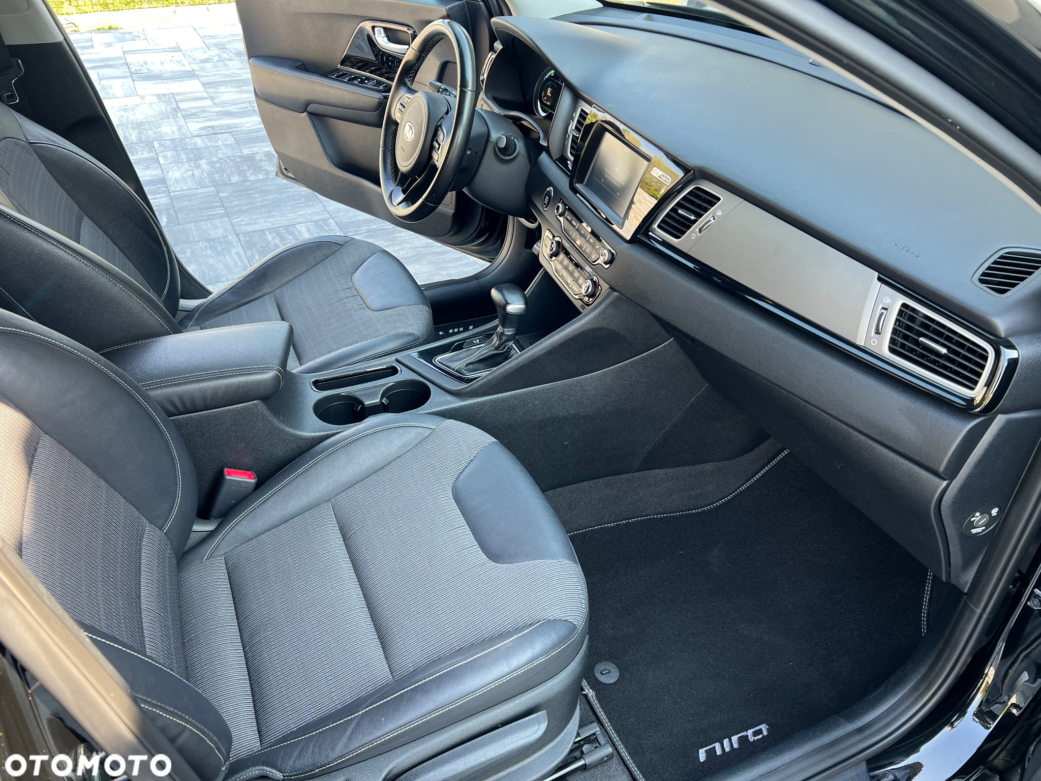 Kia Niro 1.6 GDI Hybrid L Business Line - 11