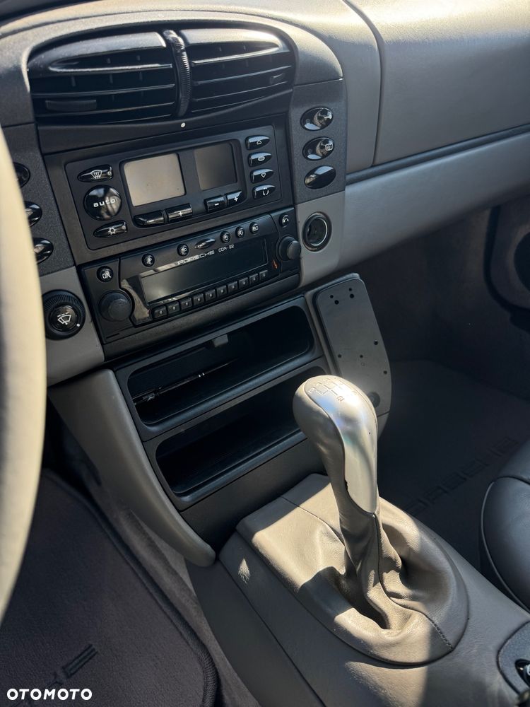 Porsche 911 Carrera 4 - 10