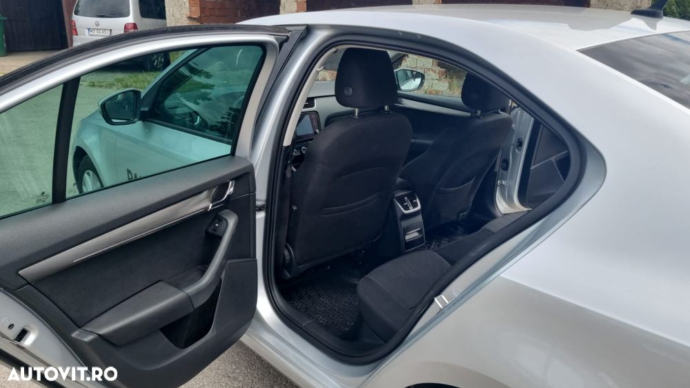 Skoda Octavia 1.6 TDI DSG Style - 11