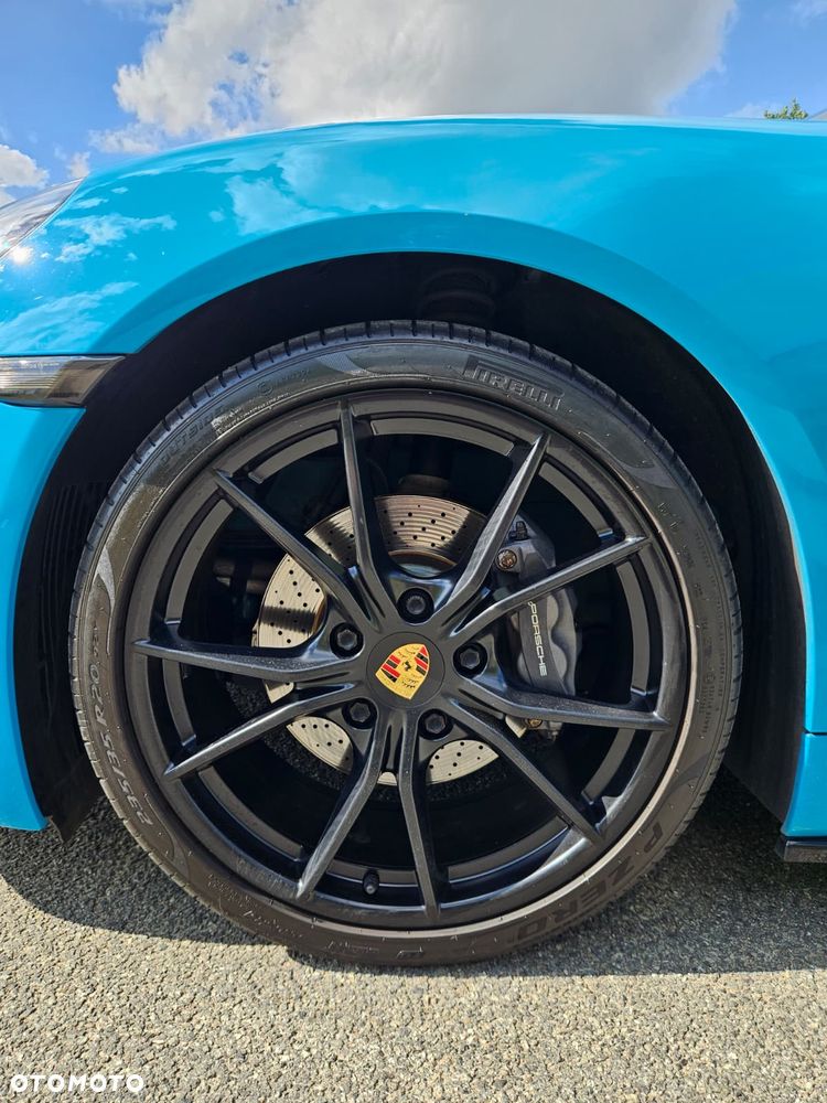 Porsche 718 Cayman - 17