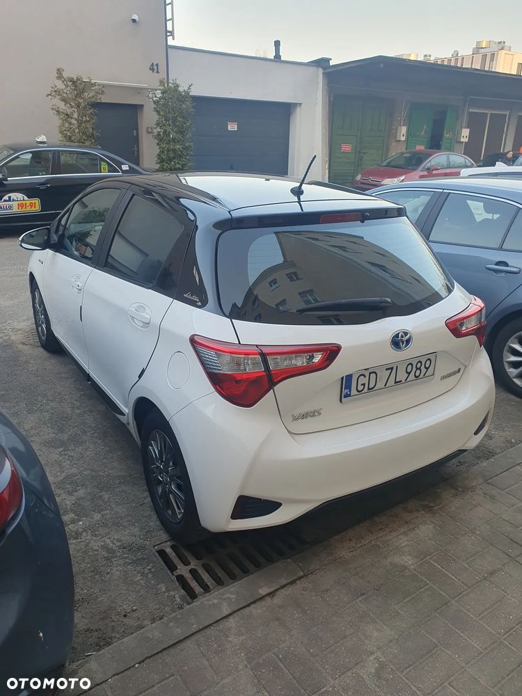 Toyota Yaris Hybrid 100 Premium - 15