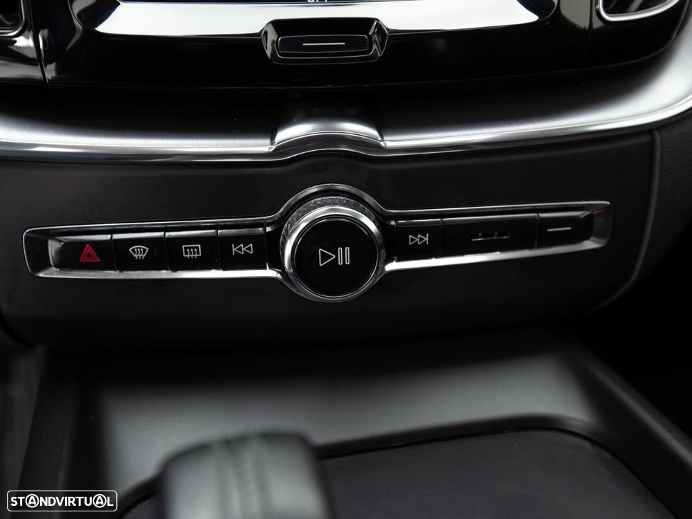 Volvo XC 60 2.0 T8 PHEV Inscription Expression AWD - 21