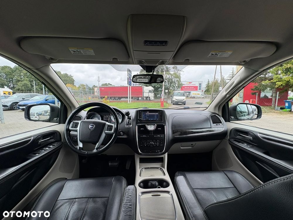 Lancia Voyager 2.8CRD Platinum - 22