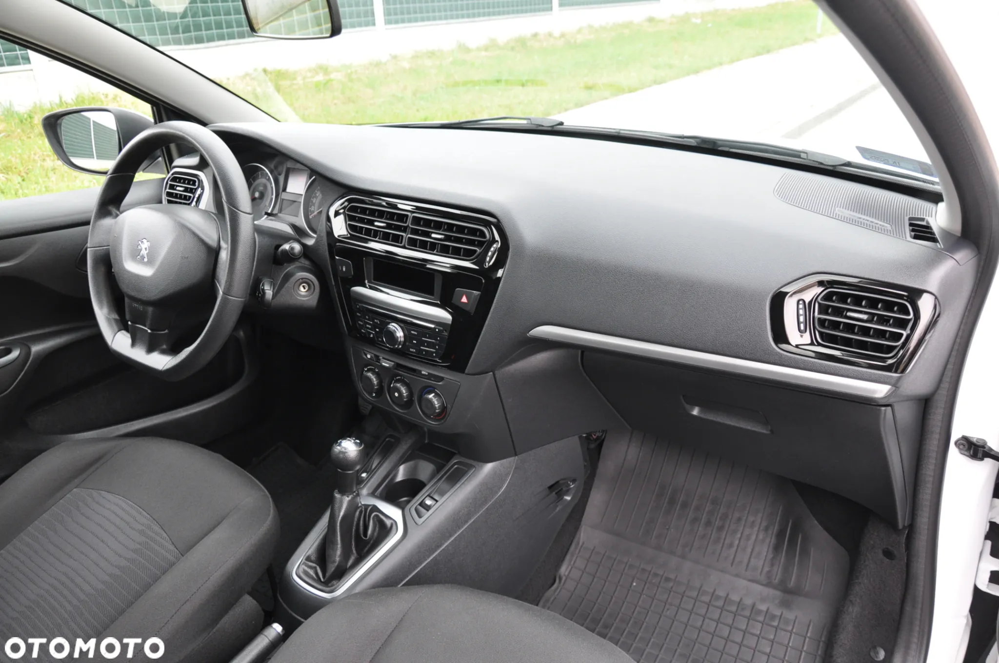 Peugeot 301 1.2 Pure Tech Access - 15