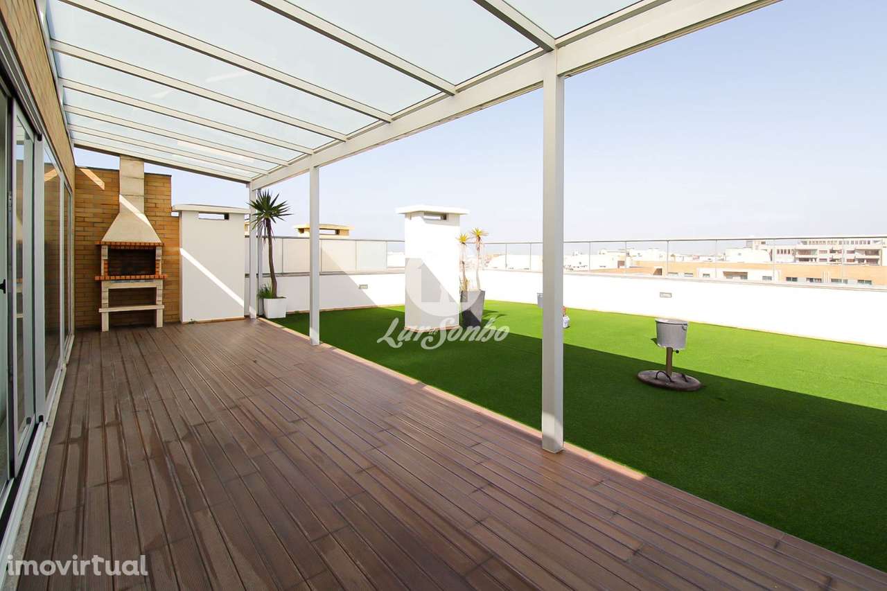 Penthouse T4+T1, terraço de 90m2 e garagem p/ 2 carros a 4min. da p... - Grande imagem: 3/26