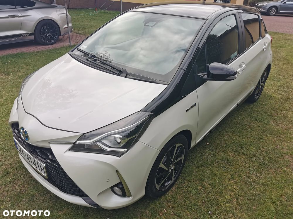 Toyota Yaris Hybrid 100 Selection - 4