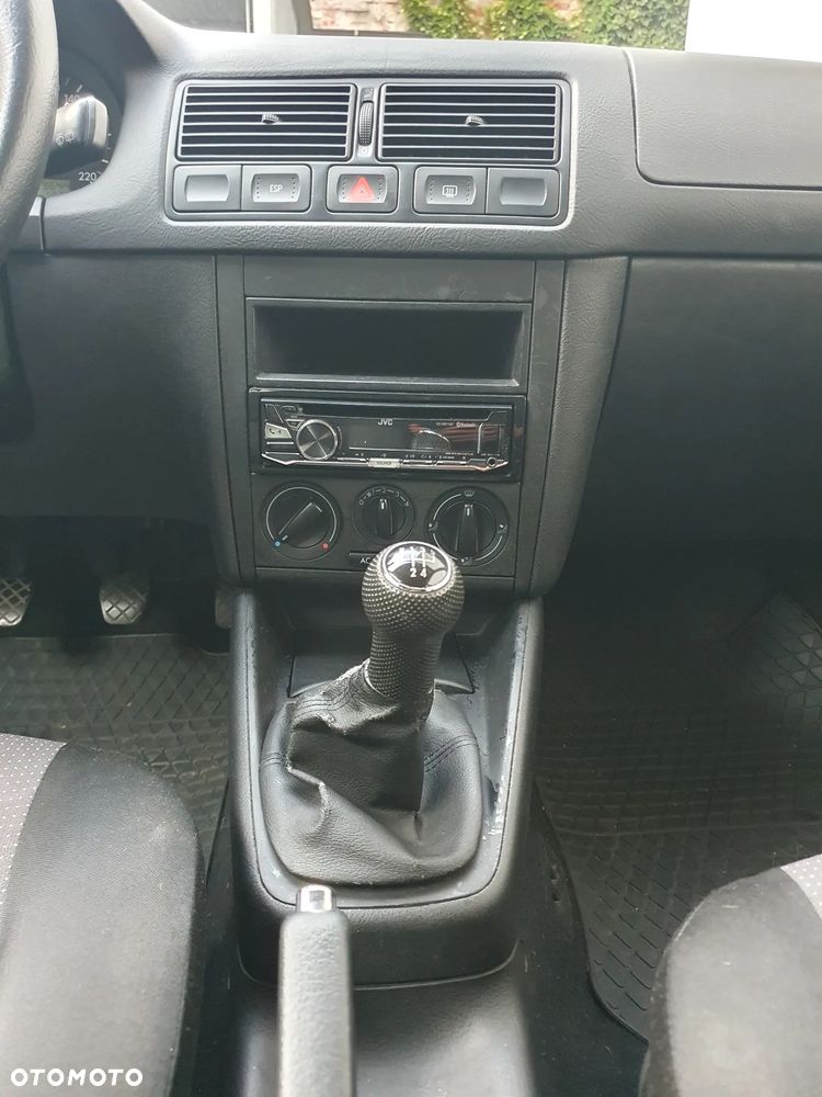 Volkswagen Golf - 6