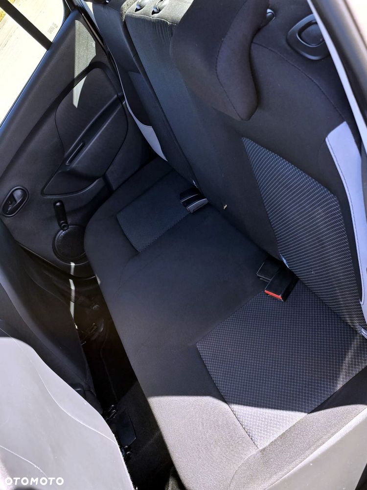 Dacia Sandero 1.2 16V 75 Live II - 23