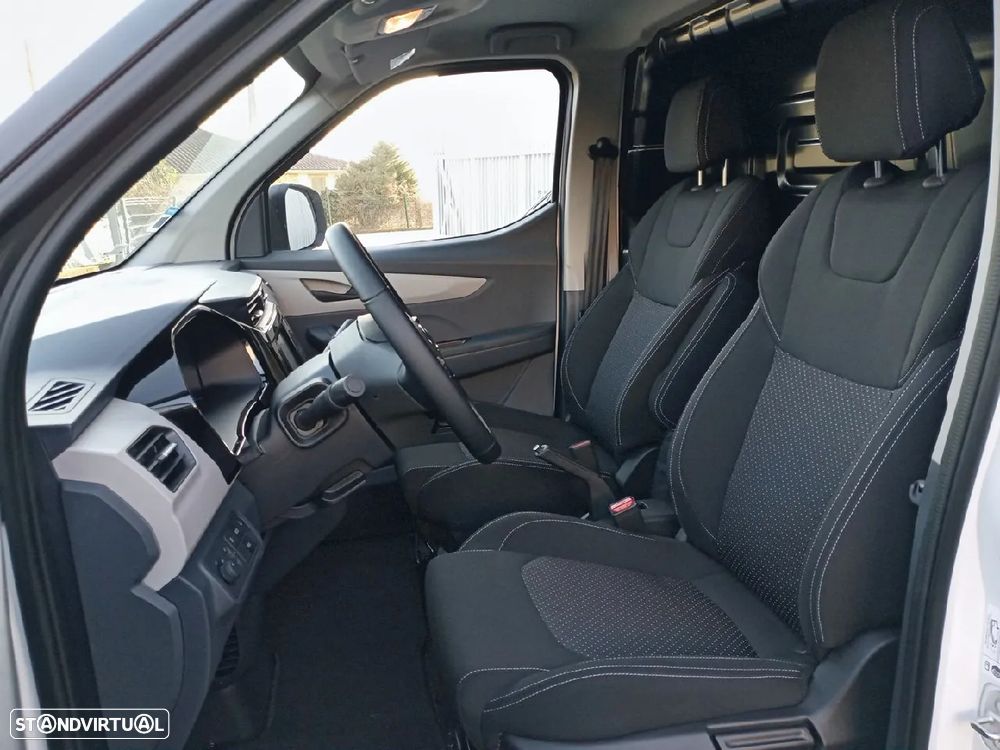 Maxus eDeliver3 Cargo Van SWB 35kWh MY21 - 9