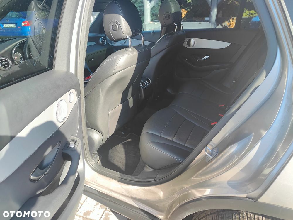Mercedes-Benz GLC 300 4Matic 9G-TRONIC AMG Line - 16