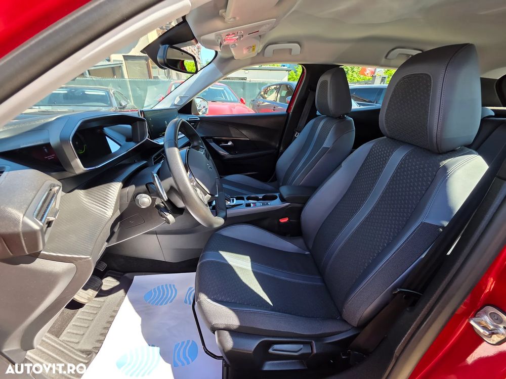 Peugeot 2008 PureTech 130 EAT8 GT - 24