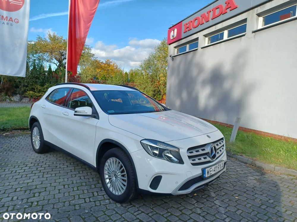 Mercedes-Benz GLA 200 7G-DCT - 3