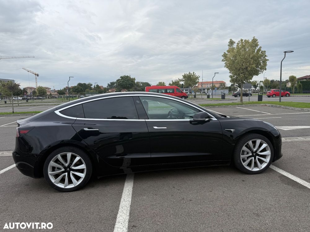 Tesla Model 3 - 4