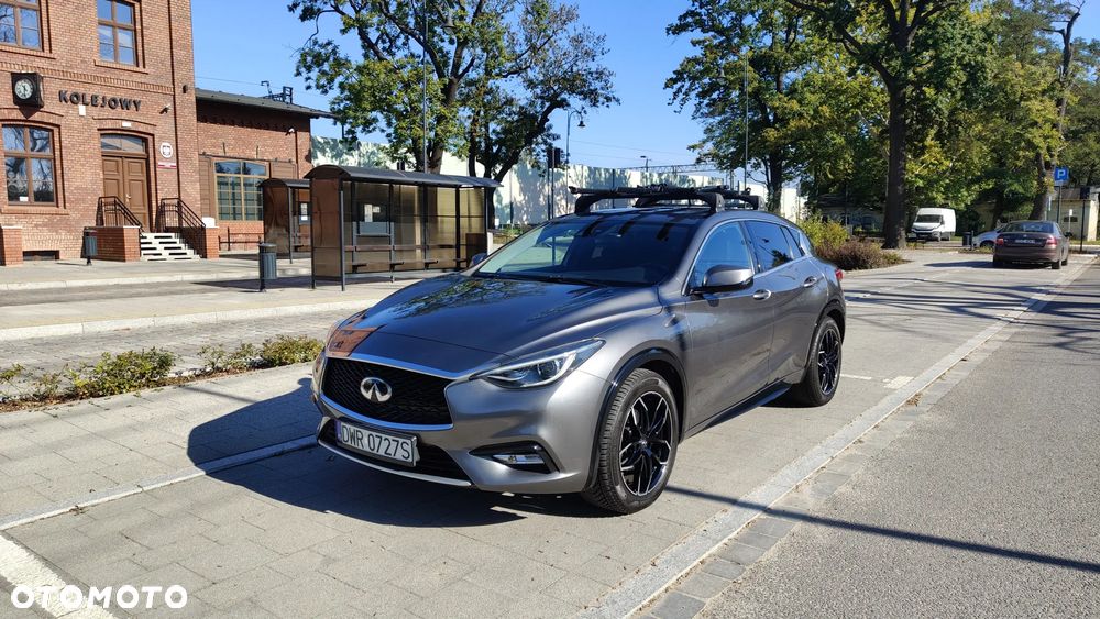 Infiniti Q30 1.5d DCT Premium City Black - 18